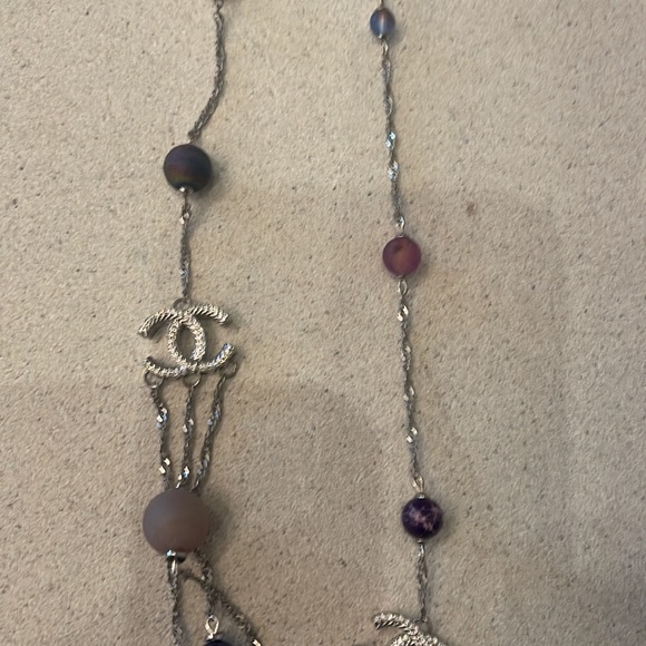 Fake Chanel necklace, purple beads, purchased in flea market in France - Picture 2 of 3